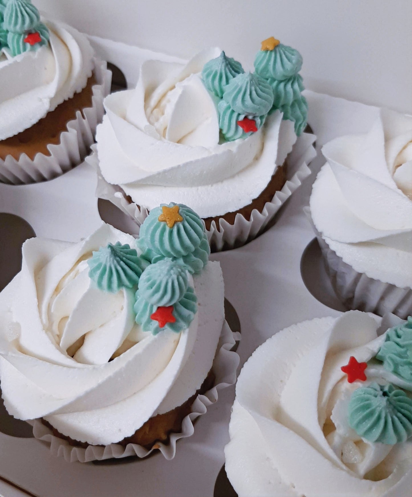 Vegan Christmas Cupcakes image 0
